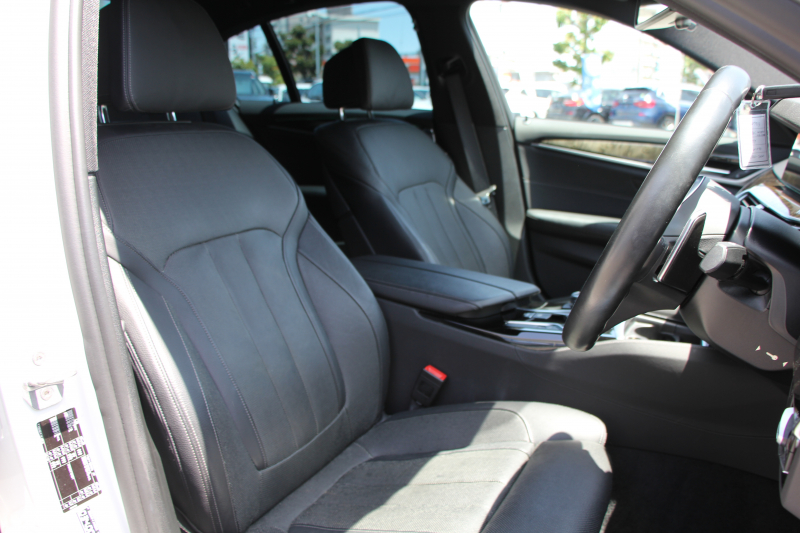 BMW 5シリーズ 530i Mｽﾎﾟｰﾂ ｺﾝﾌｫｰﾄP 高出力 252馬力 全ﾋｰﾀｰ黒革 ﾏｯｻｰｼﾞｱｸﾃｨﾌﾞﾍﾞﾝﾁﾚｰｼｮﾝ ｺﾝﾌｫｰﾄｼｰﾄ 追従ACC ｽﾃｱﾘﾝｸﾞｻﾎﾟｰﾄ LEDﾍｯﾄﾞﾗｲﾄ ｵｰﾄﾊｲﾋﾞｰﾑ ﾀｯﾁ画面ﾅﾋﾞTV 360度ﾊﾟﾉﾗﾏｶﾒﾗ 電動ﾄﾗﾝｸ 前後ｴｱﾛ ﾌﾞﾗｯｸ19AW 2年保証