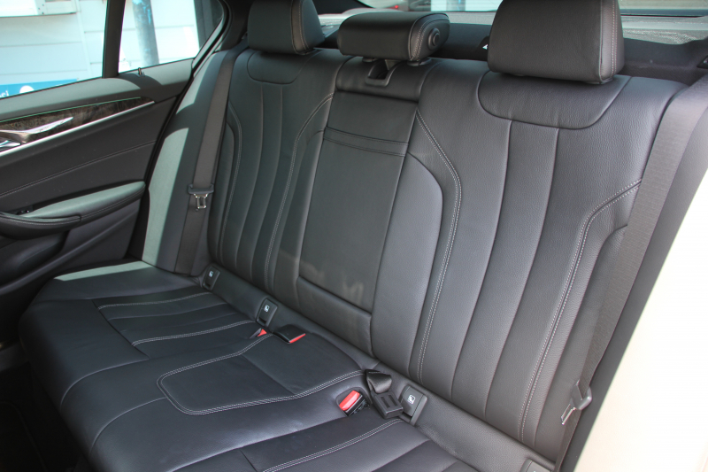BMW 5シリーズ 530i Mｽﾎﾟｰﾂ ｺﾝﾌｫｰﾄP 高出力 252馬力 全ﾋｰﾀｰ黒革 ﾏｯｻｰｼﾞｱｸﾃｨﾌﾞﾍﾞﾝﾁﾚｰｼｮﾝ ｺﾝﾌｫｰﾄｼｰﾄ 追従ACC ｽﾃｱﾘﾝｸﾞｻﾎﾟｰﾄ LEDﾍｯﾄﾞﾗｲﾄ ｵｰﾄﾊｲﾋﾞｰﾑ ﾀｯﾁ画面ﾅﾋﾞTV 360度ﾊﾟﾉﾗﾏｶﾒﾗ 電動ﾄﾗﾝｸ 前後ｴｱﾛ ﾌﾞﾗｯｸ19AW 2年保証