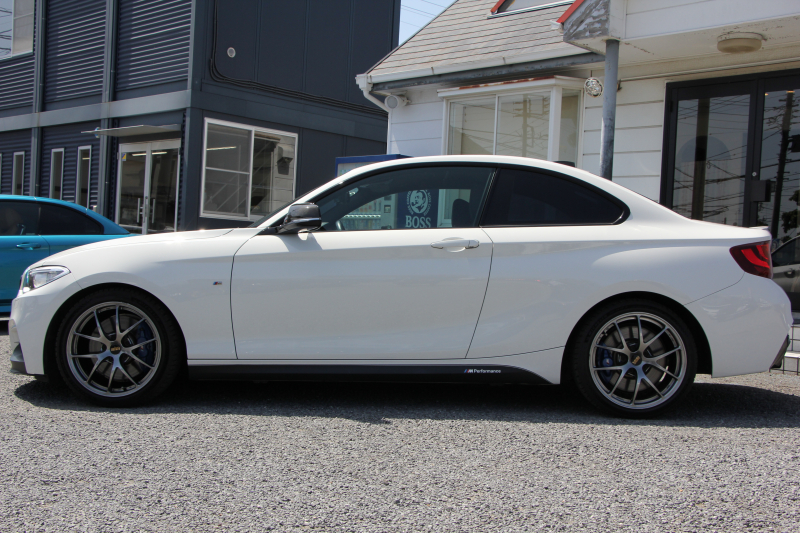 BMW 2シリーズ M235i ｸｰﾍﾟ1ｵｰﾅ 直6ﾀｰﾎﾞ326馬力 ﾋｰﾀｰ黒革 Mﾊﾟﾌｫｰﾏﾝｽﾘｯﾌﾟ&ｲﾝﾃﾘｱ BBS18AW ｱﾀﾞﾌﾟﾃｨﾌﾞMｻｽ Mｽﾎﾟｰﾂﾌﾞﾚｰｷ Bｶﾒﾗ&ﾘｱPDC 衝突軽減ﾌﾞﾚｰｷ 車線逸脱警告 歩行者警告 ﾌﾞﾚｰｷ付ｸﾙｺﾝ HDDﾅﾋﾞBluetooth接続 ｽﾏｰﾄｷｰ 専用ﾌﾞﾚｰｷ 2年保証