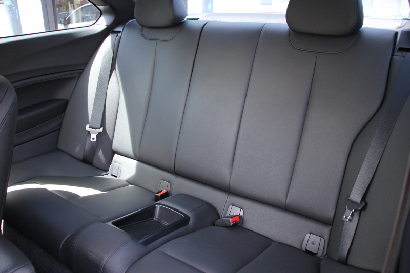 BMW 2シリーズ M235i ｸｰﾍﾟ1ｵｰﾅ 直6ﾀｰﾎﾞ326馬力 ﾋｰﾀｰ黒革 Mﾊﾟﾌｫｰﾏﾝｽﾘｯﾌﾟ&ｲﾝﾃﾘｱ BBS18AW ｱﾀﾞﾌﾟﾃｨﾌﾞMｻｽ Mｽﾎﾟｰﾂﾌﾞﾚｰｷ Bｶﾒﾗ&ﾘｱPDC 衝突軽減ﾌﾞﾚｰｷ 車線逸脱警告 歩行者警告 ﾌﾞﾚｰｷ付ｸﾙｺﾝ HDDﾅﾋﾞBluetooth接続 ｽﾏｰﾄｷｰ 専用ﾌﾞﾚｰｷ 2年保証