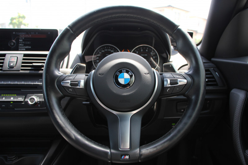 BMW 2シリーズ M235i ｸｰﾍﾟ1ｵｰﾅ 直6ﾀｰﾎﾞ326馬力 ﾋｰﾀｰ黒革 Mﾊﾟﾌｫｰﾏﾝｽﾘｯﾌﾟ&ｲﾝﾃﾘｱ BBS18AW ｱﾀﾞﾌﾟﾃｨﾌﾞMｻｽ Mｽﾎﾟｰﾂﾌﾞﾚｰｷ Bｶﾒﾗ&ﾘｱPDC 衝突軽減ﾌﾞﾚｰｷ 車線逸脱警告 歩行者警告 ﾌﾞﾚｰｷ付ｸﾙｺﾝ HDDﾅﾋﾞBluetooth接続 ｽﾏｰﾄｷｰ 専用ﾌﾞﾚｰｷ 2年保証