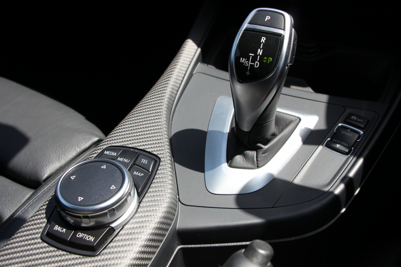 BMW 2シリーズ M235i ｸｰﾍﾟ1ｵｰﾅ 直6ﾀｰﾎﾞ326馬力 ﾋｰﾀｰ黒革 Mﾊﾟﾌｫｰﾏﾝｽﾘｯﾌﾟ&ｲﾝﾃﾘｱ BBS18AW ｱﾀﾞﾌﾟﾃｨﾌﾞMｻｽ Mｽﾎﾟｰﾂﾌﾞﾚｰｷ Bｶﾒﾗ&ﾘｱPDC 衝突軽減ﾌﾞﾚｰｷ 車線逸脱警告 歩行者警告 ﾌﾞﾚｰｷ付ｸﾙｺﾝ HDDﾅﾋﾞBluetooth接続 ｽﾏｰﾄｷｰ 専用ﾌﾞﾚｰｷ 2年保証