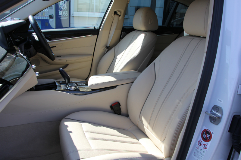 BMW 5シリーズ 530i ﾗｸﾞｼﾞｭｱﾘｰ ﾃﾞﾋﾞｭｰP 真珠色 ｷｬﾝﾍﾞﾗﾍﾞｰｼﾞｭ革 HUD ｿﾌﾄｸﾛｰｽﾞﾄﾞｱ ｼﾞｪｽﾁｬｰC 全ﾋｰﾀｰ 追従ACC ｽﾃｱﾘﾝｸﾞｻﾎﾟｰﾄ ﾀｯﾁ画面HDDﾅﾋﾞTV 360度ｶﾒﾗ LEDﾍｯﾄﾞﾗｲﾄ 電動ﾄﾗﾝｸ 2年保証