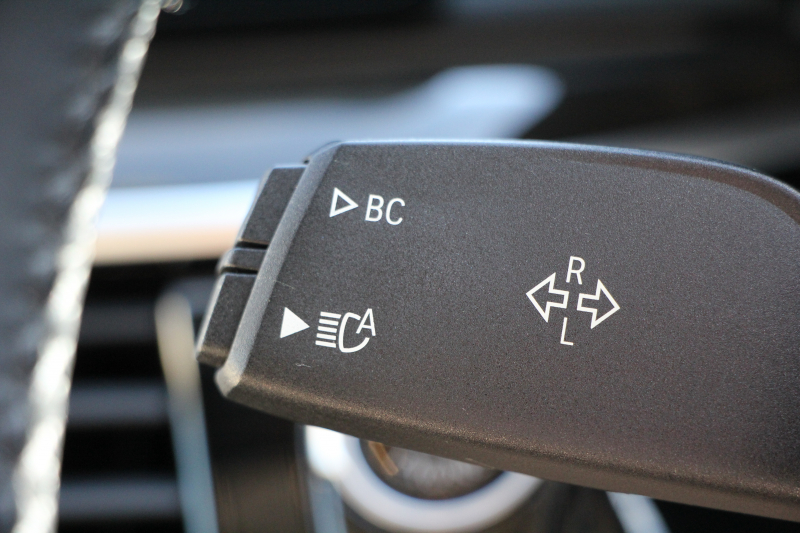 BMW 5シリーズ 530i ﾗｸﾞｼﾞｭｱﾘｰ ﾃﾞﾋﾞｭｰP 真珠色 ｷｬﾝﾍﾞﾗﾍﾞｰｼﾞｭ革 HUD ｿﾌﾄｸﾛｰｽﾞﾄﾞｱ ｼﾞｪｽﾁｬｰC 全ﾋｰﾀｰ 追従ACC ｽﾃｱﾘﾝｸﾞｻﾎﾟｰﾄ ﾀｯﾁ画面HDDﾅﾋﾞTV 360度ｶﾒﾗ LEDﾍｯﾄﾞﾗｲﾄ 電動ﾄﾗﾝｸ 2年保証