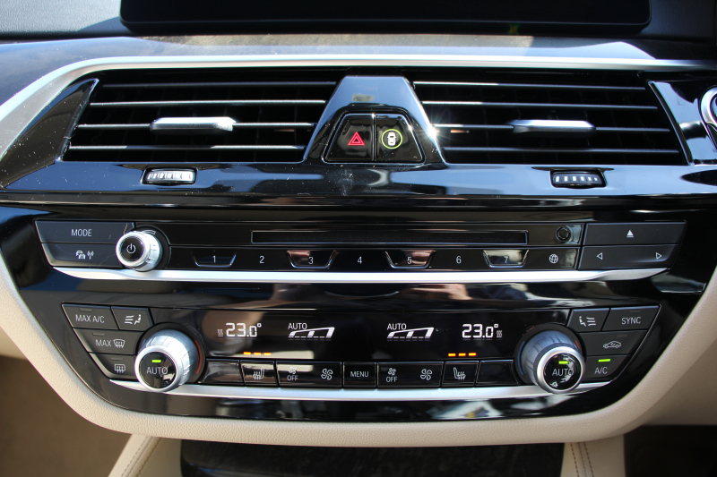 BMW 5シリーズ 530i ﾗｸﾞｼﾞｭｱﾘｰ ﾃﾞﾋﾞｭｰP 真珠色 ｷｬﾝﾍﾞﾗﾍﾞｰｼﾞｭ革 HUD ｿﾌﾄｸﾛｰｽﾞﾄﾞｱ ｼﾞｪｽﾁｬｰC 全ﾋｰﾀｰ 追従ACC ｽﾃｱﾘﾝｸﾞｻﾎﾟｰﾄ ﾀｯﾁ画面HDDﾅﾋﾞTV 360度ｶﾒﾗ LEDﾍｯﾄﾞﾗｲﾄ 電動ﾄﾗﾝｸ 2年保証