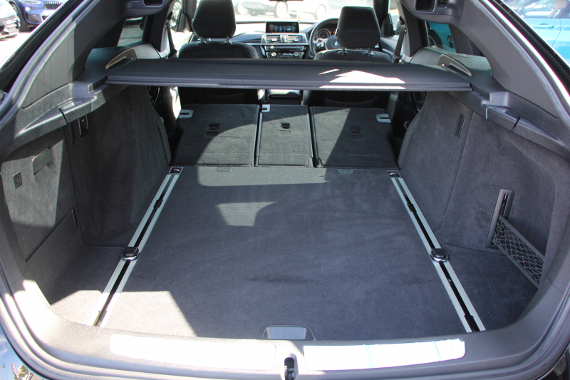 BMW 3シリーズ 320i ｸﾞﾗﾝﾂｰﾘｽﾓ Mｽﾎﾟｰﾂ 後期LCI 新ｴﾝｼﾞﾝ LEDﾍｯﾄﾞﾗｲﾄ&ﾃｰﾙ 追従ACC ﾚｰﾝﾁｪﾝｼﾞ警告 衝突軽減ﾌﾞﾚｰｷ 車線逸脱警告 歩行者警告 HDDﾅﾋﾞTOPﾋﾞｭｰｶﾒﾗ ｻｲﾄﾞﾋﾞｭｰｶﾒﾗ 電動ﾄﾗﾝｸ ｽﾏｰﾄｷｰ 2年保証