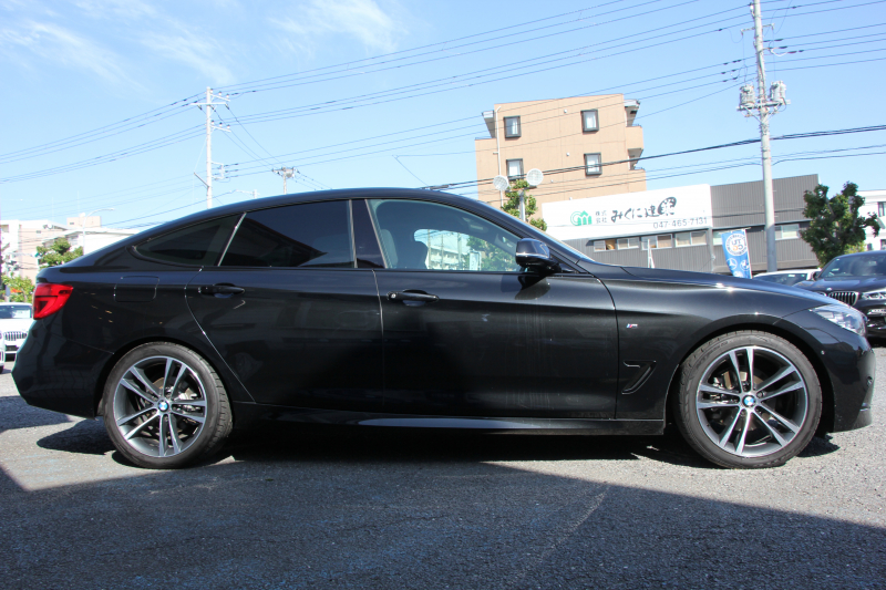 BMW 3シリーズ 320i ｸﾞﾗﾝﾂｰﾘｽﾓ Mｽﾎﾟｰﾂ 後期LCI 新ｴﾝｼﾞﾝ LEDﾍｯﾄﾞﾗｲﾄ&ﾃｰﾙ 追従ACC ﾚｰﾝﾁｪﾝｼﾞ警告 衝突軽減ﾌﾞﾚｰｷ 車線逸脱警告 歩行者警告 HDDﾅﾋﾞTOPﾋﾞｭｰｶﾒﾗ ｻｲﾄﾞﾋﾞｭｰｶﾒﾗ 電動ﾄﾗﾝｸ ｽﾏｰﾄｷｰ 2年保証