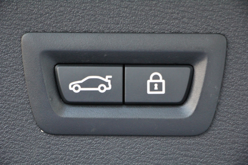 BMW X1 Xdrive18d Xﾗｲﾝ ﾊｲﾗｲﾝ 変更後ﾀｯﾁ画面ﾅﾋﾞﾋｰﾀｰ茶革 電動ｼｰﾄ&ﾒﾓﾘｰ 追従ACC HUD LEDﾍｯﾄﾞﾗｲﾄ ｺﾝﾌｫｰﾄP 電動ﾘｱｹﾞｰﾄ ｽﾏｰﾄｷｰ 衝突軽減ﾌﾞﾚｰｷ 車線逸脱警告 歩行者警告 Pｱｼｽﾄ 2年保証