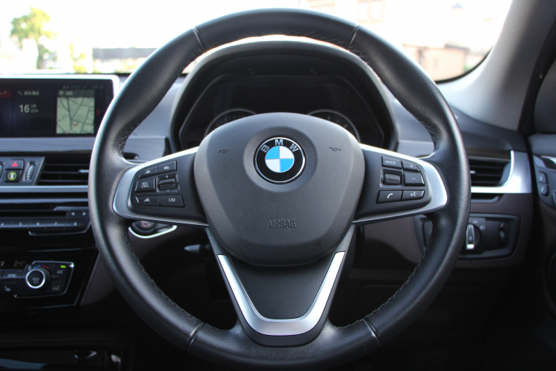 BMW X1 Xdrive18d Xﾗｲﾝ ﾊｲﾗｲﾝ 変更後ﾀｯﾁ画面ﾅﾋﾞﾋｰﾀｰ茶革 電動ｼｰﾄ&ﾒﾓﾘｰ 追従ACC HUD LEDﾍｯﾄﾞﾗｲﾄ ｺﾝﾌｫｰﾄP 電動ﾘｱｹﾞｰﾄ ｽﾏｰﾄｷｰ 衝突軽減ﾌﾞﾚｰｷ 車線逸脱警告 歩行者警告 Pｱｼｽﾄ 2年保証
