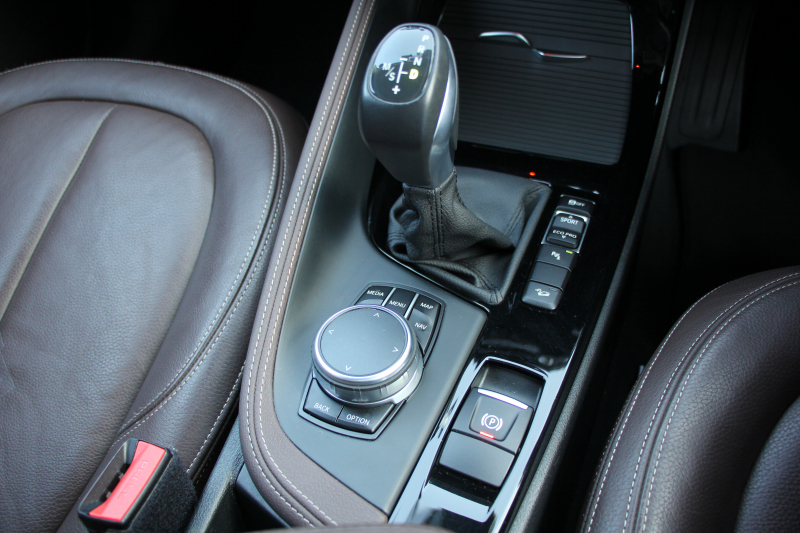 BMW X1 Xdrive18d Xﾗｲﾝ ﾊｲﾗｲﾝ 変更後ﾀｯﾁ画面ﾅﾋﾞﾋｰﾀｰ茶革 電動ｼｰﾄ&ﾒﾓﾘｰ 追従ACC HUD LEDﾍｯﾄﾞﾗｲﾄ ｺﾝﾌｫｰﾄP 電動ﾘｱｹﾞｰﾄ ｽﾏｰﾄｷｰ 衝突軽減ﾌﾞﾚｰｷ 車線逸脱警告 歩行者警告 Pｱｼｽﾄ 2年保証