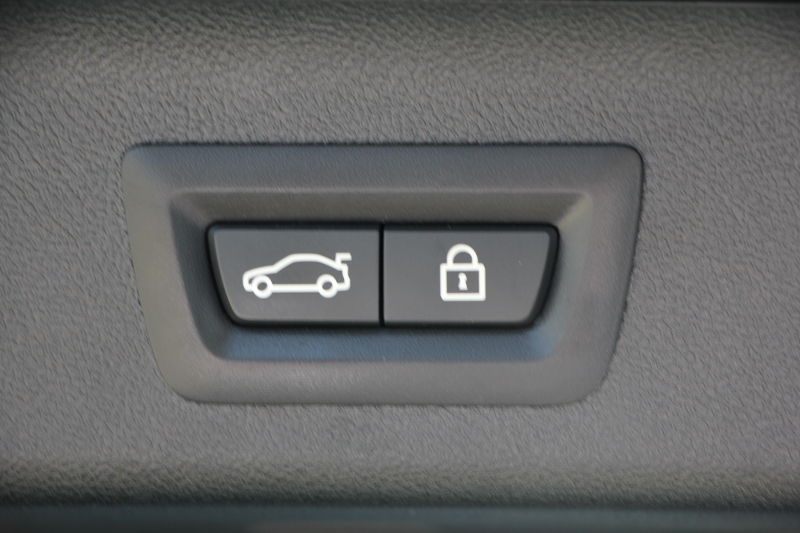 BMW 5シリーズ 530i ﾂｰﾘﾝｸﾞﾌﾞﾗｯｸｱｳﾄ 特別仕様車 1ｵｰﾅ 高出力 ﾅｲﾄﾌﾞﾙｰﾚｻﾞｰ 可変ｻｽ HUD ﾊｰﾏﾝｶｰﾄﾞﾝ 追従ACC ｽﾃｱﾘﾝｸﾞｻﾎﾟｰﾄ ﾀｯﾁ画面HDDﾅﾋﾞTV LEDﾍｯﾄﾞﾗｲﾄ ｵｰﾄﾊｲﾋﾞｰﾑ 電動ﾘｱｹﾞｰﾄ 360度ｶﾒﾗ 全席ﾋｰﾀｰ ﾌﾞﾗｯｸ19AW 2年保証