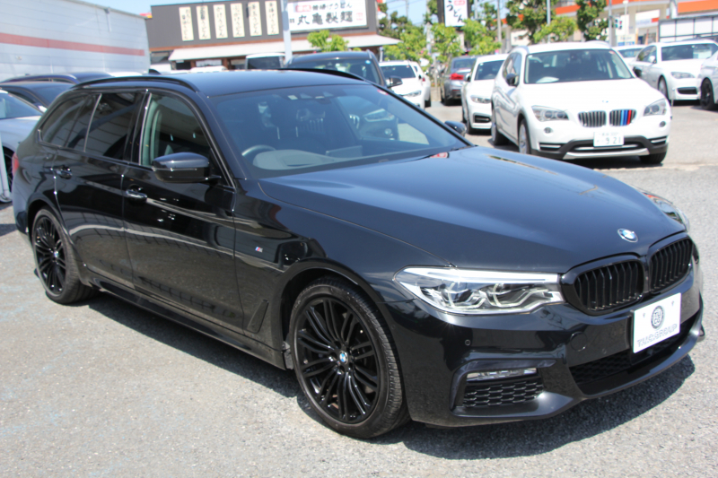 BMW 5シリーズ 530i ﾂｰﾘﾝｸﾞﾌﾞﾗｯｸｱｳﾄ 特別仕様車 1ｵｰﾅ 高出力 ﾅｲﾄﾌﾞﾙｰﾚｻﾞｰ 可変ｻｽ HUD ﾊｰﾏﾝｶｰﾄﾞﾝ 追従ACC ｽﾃｱﾘﾝｸﾞｻﾎﾟｰﾄ ﾀｯﾁ画面HDDﾅﾋﾞTV LEDﾍｯﾄﾞﾗｲﾄ ｵｰﾄﾊｲﾋﾞｰﾑ 電動ﾘｱｹﾞｰﾄ 360度ｶﾒﾗ 全席ﾋｰﾀｰ ﾌﾞﾗｯｸ19AW 2年保証