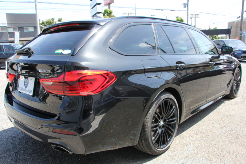 BMW 5シリーズ 530i ﾂｰﾘﾝｸﾞﾌﾞﾗｯｸｱｳﾄ 特別仕様車 1ｵｰﾅ 高出力 ﾅｲﾄﾌﾞﾙｰﾚｻﾞｰ 可変ｻｽ HUD ﾊｰﾏﾝｶｰﾄﾞﾝ 追従ACC ｽﾃｱﾘﾝｸﾞｻﾎﾟｰﾄ ﾀｯﾁ画面HDDﾅﾋﾞTV LEDﾍｯﾄﾞﾗｲﾄ ｵｰﾄﾊｲﾋﾞｰﾑ 電動ﾘｱｹﾞｰﾄ 360度ｶﾒﾗ 全席ﾋｰﾀｰ ﾌﾞﾗｯｸ19AW 2年保証