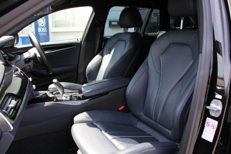 BMW 5シリーズ 530i ﾂｰﾘﾝｸﾞﾌﾞﾗｯｸｱｳﾄ 特別仕様車 1ｵｰﾅ 高出力 ﾅｲﾄﾌﾞﾙｰﾚｻﾞｰ 可変ｻｽ HUD ﾊｰﾏﾝｶｰﾄﾞﾝ 追従ACC ｽﾃｱﾘﾝｸﾞｻﾎﾟｰﾄ ﾀｯﾁ画面HDDﾅﾋﾞTV LEDﾍｯﾄﾞﾗｲﾄ ｵｰﾄﾊｲﾋﾞｰﾑ 電動ﾘｱｹﾞｰﾄ 360度ｶﾒﾗ 全席ﾋｰﾀｰ ﾌﾞﾗｯｸ19AW 2年保証