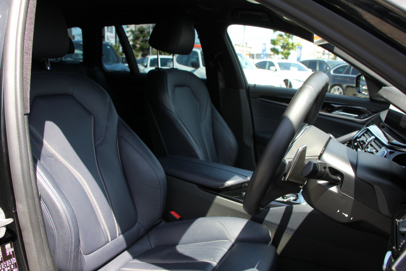 BMW 5シリーズ 530i ﾂｰﾘﾝｸﾞﾌﾞﾗｯｸｱｳﾄ 特別仕様車 1ｵｰﾅ 高出力 ﾅｲﾄﾌﾞﾙｰﾚｻﾞｰ 可変ｻｽ HUD ﾊｰﾏﾝｶｰﾄﾞﾝ 追従ACC ｽﾃｱﾘﾝｸﾞｻﾎﾟｰﾄ ﾀｯﾁ画面HDDﾅﾋﾞTV LEDﾍｯﾄﾞﾗｲﾄ ｵｰﾄﾊｲﾋﾞｰﾑ 電動ﾘｱｹﾞｰﾄ 360度ｶﾒﾗ 全席ﾋｰﾀｰ ﾌﾞﾗｯｸ19AW 2年保証