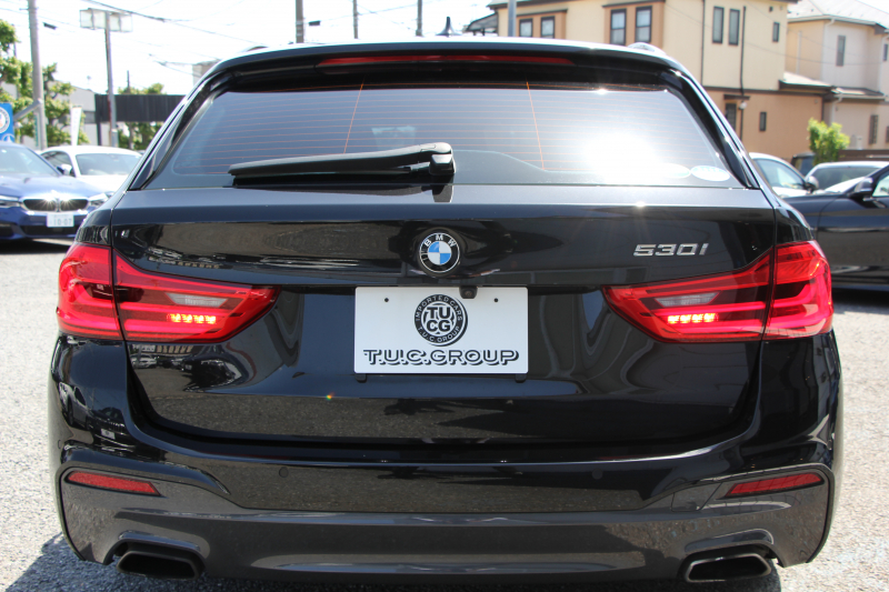 BMW 5シリーズ 530i ﾂｰﾘﾝｸﾞﾌﾞﾗｯｸｱｳﾄ 特別仕様車 1ｵｰﾅ 高出力 ﾅｲﾄﾌﾞﾙｰﾚｻﾞｰ 可変ｻｽ HUD ﾊｰﾏﾝｶｰﾄﾞﾝ 追従ACC ｽﾃｱﾘﾝｸﾞｻﾎﾟｰﾄ ﾀｯﾁ画面HDDﾅﾋﾞTV LEDﾍｯﾄﾞﾗｲﾄ ｵｰﾄﾊｲﾋﾞｰﾑ 電動ﾘｱｹﾞｰﾄ 360度ｶﾒﾗ 全席ﾋｰﾀｰ ﾌﾞﾗｯｸ19AW 2年保証