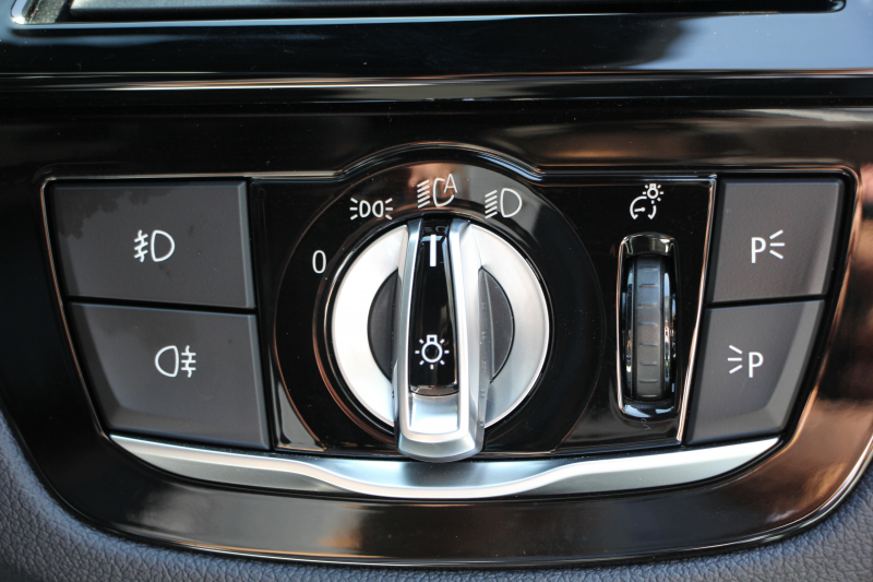 BMW 5シリーズ 530i ﾂｰﾘﾝｸﾞﾌﾞﾗｯｸｱｳﾄ 特別仕様車 1ｵｰﾅ 高出力 ﾅｲﾄﾌﾞﾙｰﾚｻﾞｰ 可変ｻｽ HUD ﾊｰﾏﾝｶｰﾄﾞﾝ 追従ACC ｽﾃｱﾘﾝｸﾞｻﾎﾟｰﾄ ﾀｯﾁ画面HDDﾅﾋﾞTV LEDﾍｯﾄﾞﾗｲﾄ ｵｰﾄﾊｲﾋﾞｰﾑ 電動ﾘｱｹﾞｰﾄ 360度ｶﾒﾗ 全席ﾋｰﾀｰ ﾌﾞﾗｯｸ19AW 2年保証