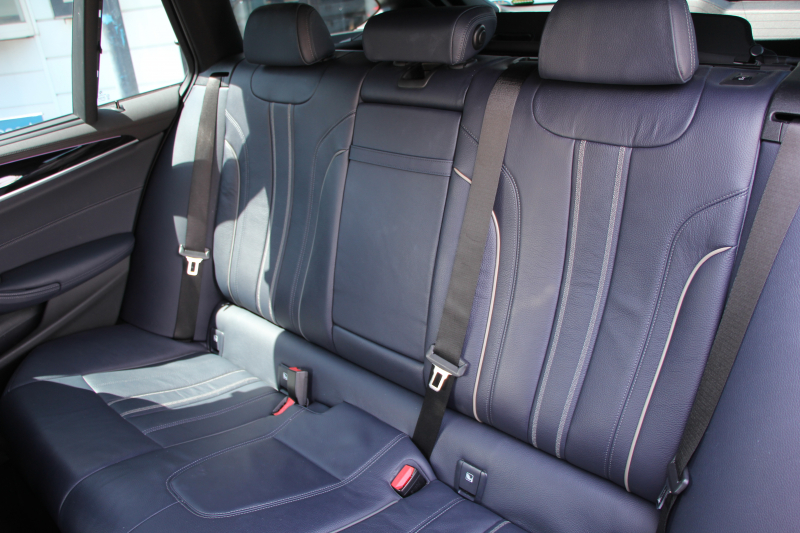 BMW 5シリーズ 530i ﾂｰﾘﾝｸﾞﾌﾞﾗｯｸｱｳﾄ 特別仕様車 1ｵｰﾅ 高出力 ﾅｲﾄﾌﾞﾙｰﾚｻﾞｰ 可変ｻｽ HUD ﾊｰﾏﾝｶｰﾄﾞﾝ 追従ACC ｽﾃｱﾘﾝｸﾞｻﾎﾟｰﾄ ﾀｯﾁ画面HDDﾅﾋﾞTV LEDﾍｯﾄﾞﾗｲﾄ ｵｰﾄﾊｲﾋﾞｰﾑ 電動ﾘｱｹﾞｰﾄ 360度ｶﾒﾗ 全席ﾋｰﾀｰ ﾌﾞﾗｯｸ19AW 2年保証