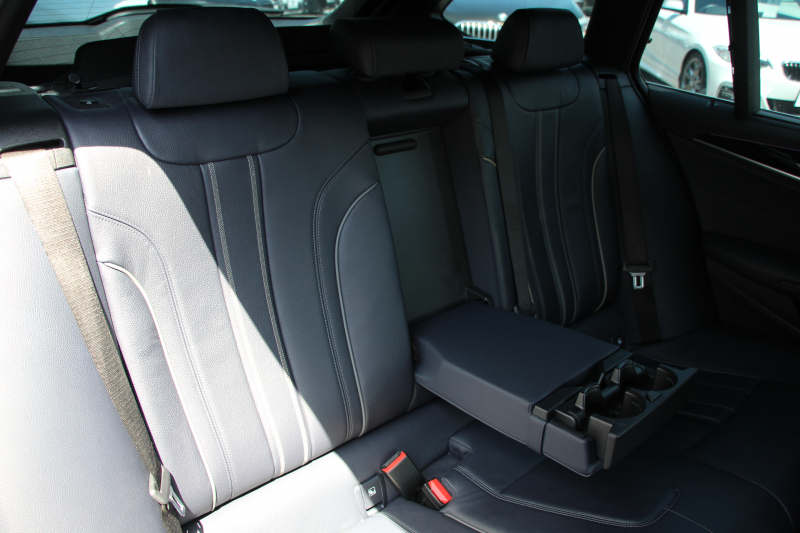 BMW 5シリーズ 530i ﾂｰﾘﾝｸﾞﾌﾞﾗｯｸｱｳﾄ 特別仕様車 1ｵｰﾅ 高出力 ﾅｲﾄﾌﾞﾙｰﾚｻﾞｰ 可変ｻｽ HUD ﾊｰﾏﾝｶｰﾄﾞﾝ 追従ACC ｽﾃｱﾘﾝｸﾞｻﾎﾟｰﾄ ﾀｯﾁ画面HDDﾅﾋﾞTV LEDﾍｯﾄﾞﾗｲﾄ ｵｰﾄﾊｲﾋﾞｰﾑ 電動ﾘｱｹﾞｰﾄ 360度ｶﾒﾗ 全席ﾋｰﾀｰ ﾌﾞﾗｯｸ19AW 2年保証