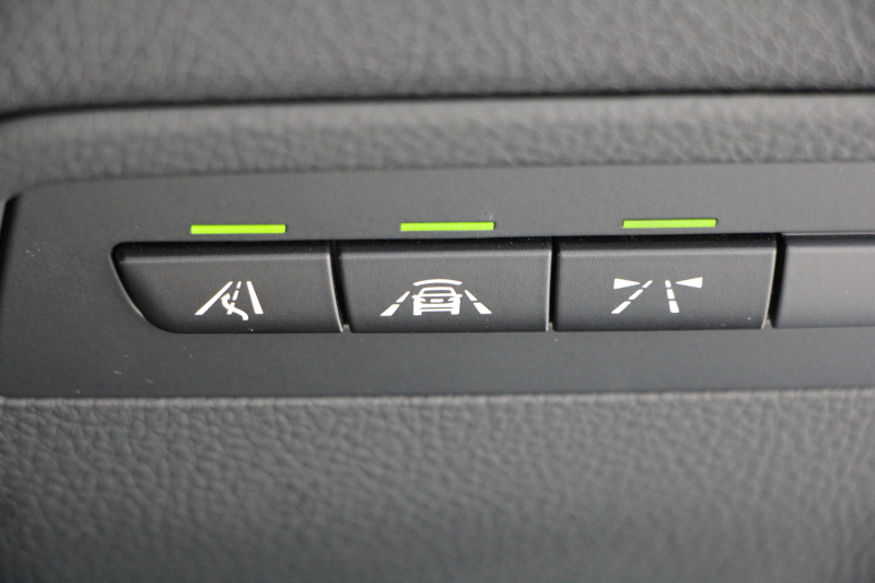 BMW 3シリーズ 320d ﾂｰﾘﾝｸﾞMｽﾎﾟｰﾂ 後期 ﾊﾟﾉﾗﾏｻﾝﾙｰﾌ 液晶ﾒｰﾀｰ 後席ﾓﾆﾀｰ LEDﾍｯﾄﾞﾗｲﾄ&ﾃｰﾙ 追従ACC ﾚｰﾝﾁｪﾝｼﾞ警告 ﾌﾙｾｸﾞTV ﾀｯﾁ画面HDDﾅﾋﾞHi-fiｽﾋﾟｰｶｰ 電動ﾄﾗﾝｸ Mﾊﾟﾌｫｰﾏﾝｽｽﾎﾟｲﾗｰ 衝突軽減ﾌﾞﾚｰｷ 車線逸脱警告 歩行者警告 2年保証