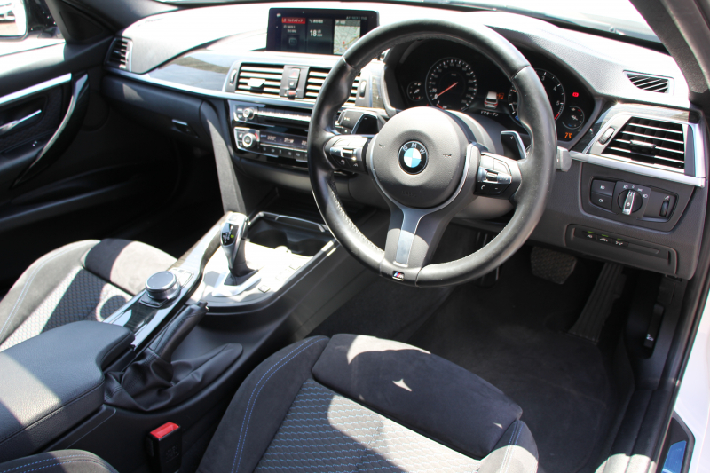 BMW 3シリーズ 320d ﾂｰﾘﾝｸﾞMｽﾎﾟｰﾂ 後期 ﾊﾟﾉﾗﾏｻﾝﾙｰﾌ 液晶ﾒｰﾀｰ 後席ﾓﾆﾀｰ LEDﾍｯﾄﾞﾗｲﾄ&ﾃｰﾙ 追従ACC ﾚｰﾝﾁｪﾝｼﾞ警告 ﾌﾙｾｸﾞTV ﾀｯﾁ画面HDDﾅﾋﾞHi-fiｽﾋﾟｰｶｰ 電動ﾄﾗﾝｸ Mﾊﾟﾌｫｰﾏﾝｽｽﾎﾟｲﾗｰ 衝突軽減ﾌﾞﾚｰｷ 車線逸脱警告 歩行者警告 2年保証