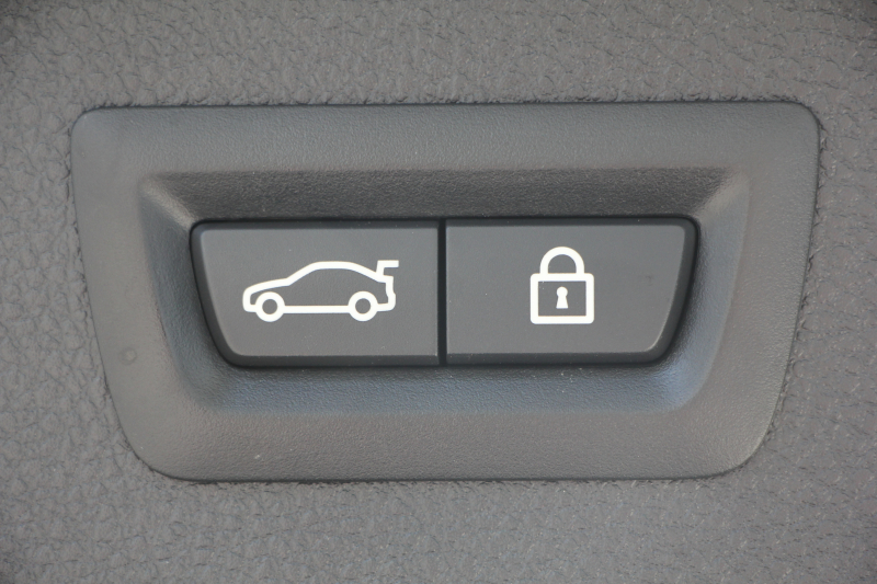 BMW 3シリーズ 320i ｸﾞﾗﾝﾂｰﾘｽﾓ ﾗｸﾞｼﾞｭｱﾘｰ 1ｵｰﾅ 追従ACC ﾋｰﾀｰ茶革 衝突軽減ﾌﾞﾚｰｷ 車線逸脱警告 歩行者警告 ﾀｯﾁﾊﾟｯﾄﾞ対応iﾄﾞﾗｲﾌﾞHDDﾅﾋﾞBｶﾒﾗ 電動ﾄﾗﾝｸ ｽﾏｰﾄｷｰ Bluetooth接続 ｸﾛｰﾑﾗｲﾝｴｸｽﾃﾘｱ 2年保証