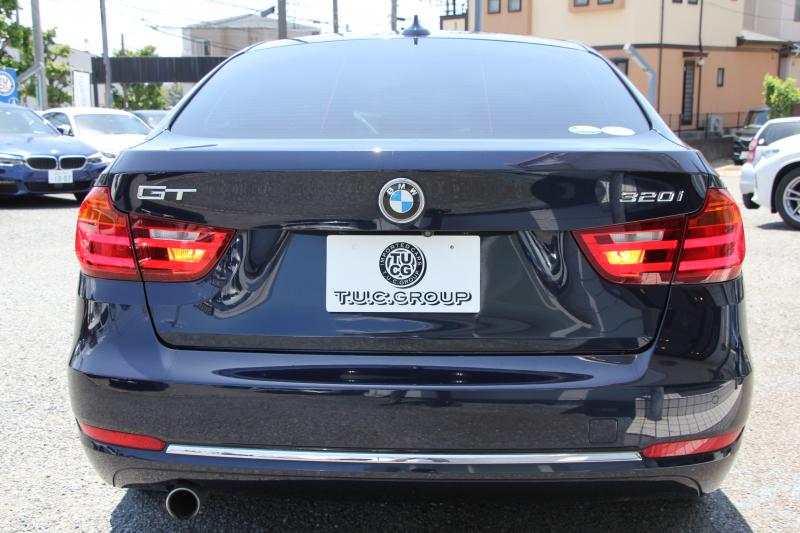 BMW 3シリーズ 320i ｸﾞﾗﾝﾂｰﾘｽﾓ ﾗｸﾞｼﾞｭｱﾘｰ 1ｵｰﾅ 追従ACC ﾋｰﾀｰ茶革 衝突軽減ﾌﾞﾚｰｷ 車線逸脱警告 歩行者警告 ﾀｯﾁﾊﾟｯﾄﾞ対応iﾄﾞﾗｲﾌﾞHDDﾅﾋﾞBｶﾒﾗ 電動ﾄﾗﾝｸ ｽﾏｰﾄｷｰ Bluetooth接続 ｸﾛｰﾑﾗｲﾝｴｸｽﾃﾘｱ 2年保証