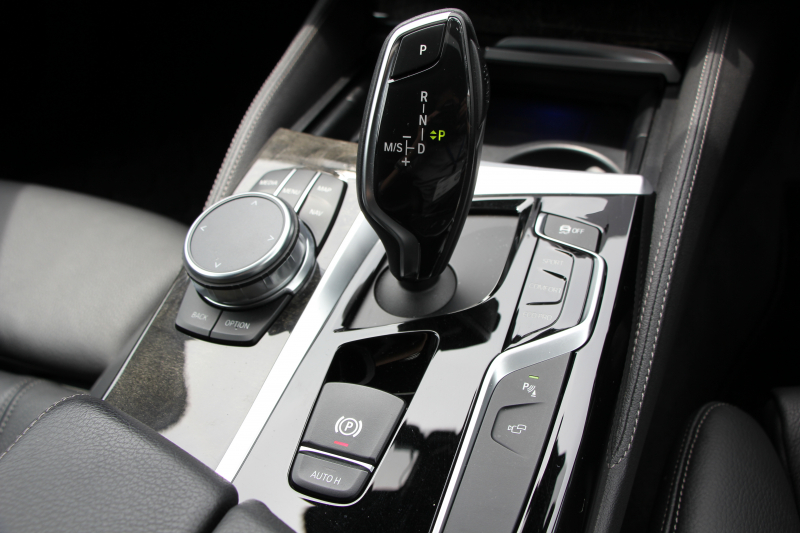 BMW 5シリーズ 530i ﾂｰﾘﾝｸﾞMｽﾎﾟｰﾂ 高出力 252馬力 ﾊﾟﾉﾗﾏｻﾝﾙｰﾌ 全ﾋｰﾀｰ黒革 HUD ﾜｲﾔﾚｽ充電 ｼﾞｪｽﾁｬｰC 追従ACC ｽﾃｱﾘﾝｸﾞｻﾎﾟｰﾄ ﾀｯﾁ画面HDDﾅﾋﾞTV 360度ｶﾒﾗ 電動ﾄﾗﾝｸ LEDﾍｯﾄﾞﾗｲﾄ 2年保証