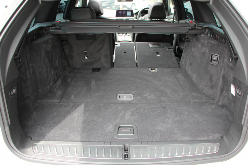 BMW 5シリーズ 530i ﾂｰﾘﾝｸﾞMｽﾎﾟｰﾂ 高出力 252馬力 ﾊﾟﾉﾗﾏｻﾝﾙｰﾌ 全ﾋｰﾀｰ黒革 HUD ﾜｲﾔﾚｽ充電 ｼﾞｪｽﾁｬｰC 追従ACC ｽﾃｱﾘﾝｸﾞｻﾎﾟｰﾄ ﾀｯﾁ画面HDDﾅﾋﾞTV 360度ｶﾒﾗ 電動ﾄﾗﾝｸ LEDﾍｯﾄﾞﾗｲﾄ 2年保証