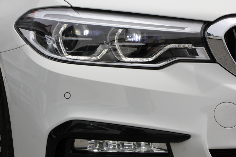 BMW 5シリーズ 530i ﾂｰﾘﾝｸﾞMｽﾎﾟｰﾂ 高出力 252馬力 ﾊﾟﾉﾗﾏｻﾝﾙｰﾌ 全ﾋｰﾀｰ黒革 HUD ﾜｲﾔﾚｽ充電 ｼﾞｪｽﾁｬｰC 追従ACC ｽﾃｱﾘﾝｸﾞｻﾎﾟｰﾄ ﾀｯﾁ画面HDDﾅﾋﾞTV 360度ｶﾒﾗ 電動ﾄﾗﾝｸ LEDﾍｯﾄﾞﾗｲﾄ 2年保証