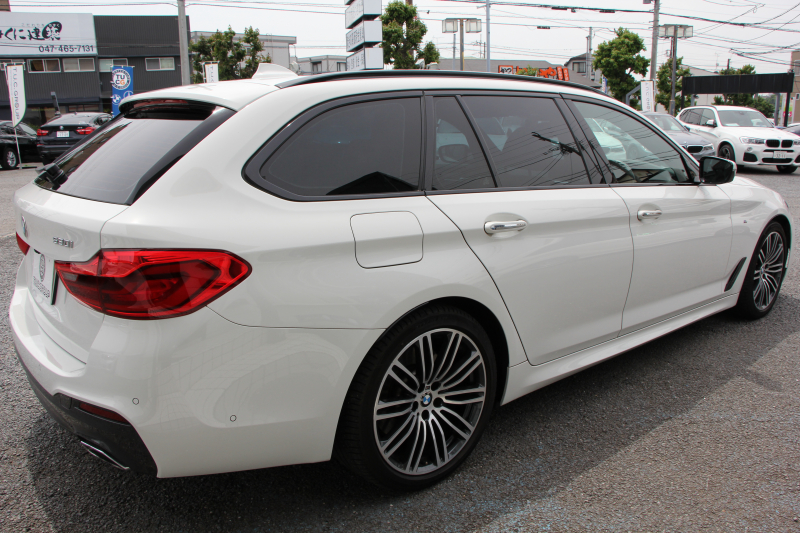 BMW 5シリーズ 530i ﾂｰﾘﾝｸﾞMｽﾎﾟｰﾂ 高出力 252馬力 ﾊﾟﾉﾗﾏｻﾝﾙｰﾌ 全ﾋｰﾀｰ黒革 HUD ﾜｲﾔﾚｽ充電 ｼﾞｪｽﾁｬｰC 追従ACC ｽﾃｱﾘﾝｸﾞｻﾎﾟｰﾄ ﾀｯﾁ画面HDDﾅﾋﾞTV 360度ｶﾒﾗ 電動ﾄﾗﾝｸ LEDﾍｯﾄﾞﾗｲﾄ 2年保証