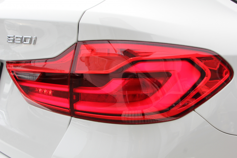 BMW 5シリーズ 530i ﾂｰﾘﾝｸﾞMｽﾎﾟｰﾂ 高出力 252馬力 ﾊﾟﾉﾗﾏｻﾝﾙｰﾌ 全ﾋｰﾀｰ黒革 HUD ﾜｲﾔﾚｽ充電 ｼﾞｪｽﾁｬｰC 追従ACC ｽﾃｱﾘﾝｸﾞｻﾎﾟｰﾄ ﾀｯﾁ画面HDDﾅﾋﾞTV 360度ｶﾒﾗ 電動ﾄﾗﾝｸ LEDﾍｯﾄﾞﾗｲﾄ 2年保証