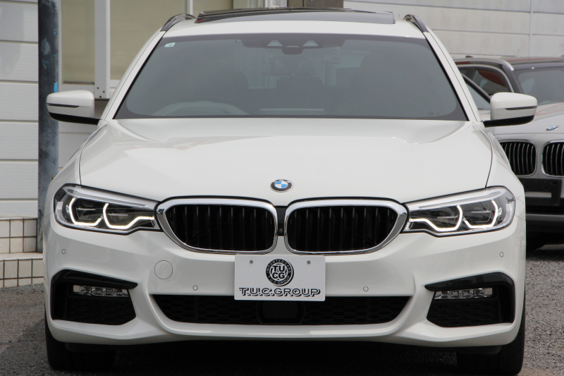 BMW 5シリーズ 530i ﾂｰﾘﾝｸﾞMｽﾎﾟｰﾂ 高出力 252馬力 ﾊﾟﾉﾗﾏｻﾝﾙｰﾌ 全ﾋｰﾀｰ黒革 HUD ﾜｲﾔﾚｽ充電 ｼﾞｪｽﾁｬｰC 追従ACC ｽﾃｱﾘﾝｸﾞｻﾎﾟｰﾄ ﾀｯﾁ画面HDDﾅﾋﾞTV 360度ｶﾒﾗ 電動ﾄﾗﾝｸ LEDﾍｯﾄﾞﾗｲﾄ 2年保証