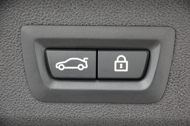 BMW 5シリーズ 530i ﾂｰﾘﾝｸﾞMｽﾎﾟｰﾂ 高出力 252馬力 ﾊﾟﾉﾗﾏｻﾝﾙｰﾌ 全ﾋｰﾀｰ黒革 HUD ﾜｲﾔﾚｽ充電 ｼﾞｪｽﾁｬｰC 追従ACC ｽﾃｱﾘﾝｸﾞｻﾎﾟｰﾄ ﾀｯﾁ画面HDDﾅﾋﾞTV 360度ｶﾒﾗ 電動ﾄﾗﾝｸ LEDﾍｯﾄﾞﾗｲﾄ 2年保証