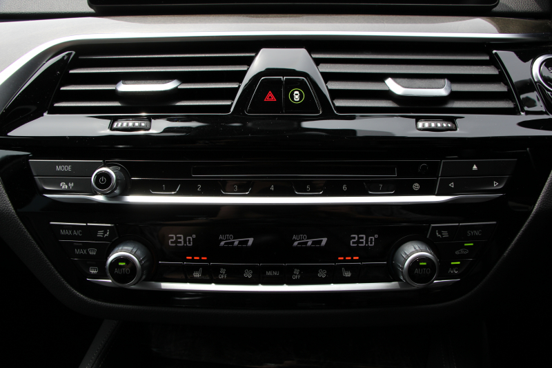 BMW 5シリーズ 530i ﾂｰﾘﾝｸﾞMｽﾎﾟｰﾂ 高出力 252馬力 ﾊﾟﾉﾗﾏｻﾝﾙｰﾌ 全ﾋｰﾀｰ黒革 HUD ﾜｲﾔﾚｽ充電 ｼﾞｪｽﾁｬｰC 追従ACC ｽﾃｱﾘﾝｸﾞｻﾎﾟｰﾄ ﾀｯﾁ画面HDDﾅﾋﾞTV 360度ｶﾒﾗ 電動ﾄﾗﾝｸ LEDﾍｯﾄﾞﾗｲﾄ 2年保証