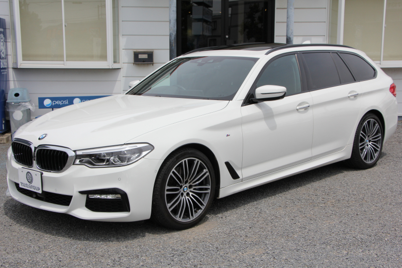 BMW 5シリーズ 530i ﾂｰﾘﾝｸﾞMｽﾎﾟｰﾂ 高出力 252馬力 ﾊﾟﾉﾗﾏｻﾝﾙｰﾌ 全ﾋｰﾀｰ黒革 HUD ﾜｲﾔﾚｽ充電 ｼﾞｪｽﾁｬｰC 追従ACC ｽﾃｱﾘﾝｸﾞｻﾎﾟｰﾄ ﾀｯﾁ画面HDDﾅﾋﾞTV 360度ｶﾒﾗ 電動ﾄﾗﾝｸ LEDﾍｯﾄﾞﾗｲﾄ 2年保証