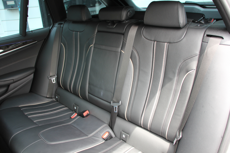 BMW 5シリーズ 530i ﾂｰﾘﾝｸﾞMｽﾎﾟｰﾂ 高出力 252馬力 ﾊﾟﾉﾗﾏｻﾝﾙｰﾌ 全ﾋｰﾀｰ黒革 HUD ﾜｲﾔﾚｽ充電 ｼﾞｪｽﾁｬｰC 追従ACC ｽﾃｱﾘﾝｸﾞｻﾎﾟｰﾄ ﾀｯﾁ画面HDDﾅﾋﾞTV 360度ｶﾒﾗ 電動ﾄﾗﾝｸ LEDﾍｯﾄﾞﾗｲﾄ 2年保証