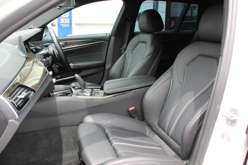 BMW 5シリーズ 530i ﾂｰﾘﾝｸﾞMｽﾎﾟｰﾂ 高出力 252馬力 ﾊﾟﾉﾗﾏｻﾝﾙｰﾌ 全ﾋｰﾀｰ黒革 HUD ﾜｲﾔﾚｽ充電 ｼﾞｪｽﾁｬｰC 追従ACC ｽﾃｱﾘﾝｸﾞｻﾎﾟｰﾄ ﾀｯﾁ画面HDDﾅﾋﾞTV 360度ｶﾒﾗ 電動ﾄﾗﾝｸ LEDﾍｯﾄﾞﾗｲﾄ 2年保証