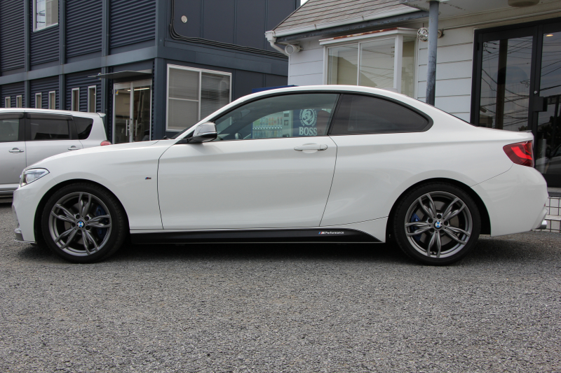 BMW 2シリーズ M235i ｸｰﾍﾟ直6ﾀｰﾎﾞ326馬力 ﾋｰﾀｰ赤革 ｱﾀﾞﾌﾟﾃｨﾌﾞMｻｽ Mﾊﾟﾌｫｰﾏﾝｽ前後ｴｱﾛ ﾌﾙｾｸﾞTV Bｶﾒﾗ&ﾘｱPDC 衝突軽減ﾌﾞﾚｰｷ 車線逸脱警告 歩行者警告 ﾌﾞﾚｰｷ付ｸﾙｺﾝ ﾊﾟﾄﾞﾙｼﾌﾄ 8速AT ﾀｯﾁﾊﾟｯﾄﾞ対応HDDﾅﾋﾞ2年保証