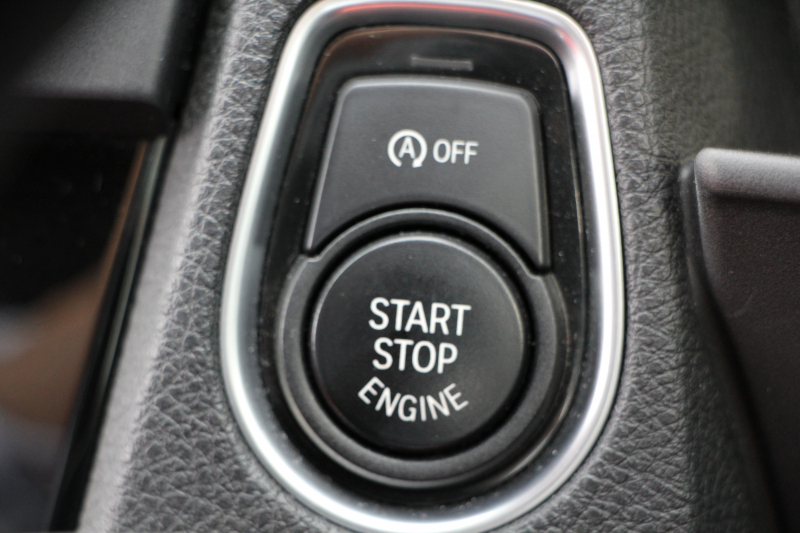 BMW 2シリーズ M235i ｸｰﾍﾟ直6ﾀｰﾎﾞ326馬力 ﾋｰﾀｰ赤革 ｱﾀﾞﾌﾟﾃｨﾌﾞMｻｽ Mﾊﾟﾌｫｰﾏﾝｽ前後ｴｱﾛ ﾌﾙｾｸﾞTV Bｶﾒﾗ&ﾘｱPDC 衝突軽減ﾌﾞﾚｰｷ 車線逸脱警告 歩行者警告 ﾌﾞﾚｰｷ付ｸﾙｺﾝ ﾊﾟﾄﾞﾙｼﾌﾄ 8速AT ﾀｯﾁﾊﾟｯﾄﾞ対応HDDﾅﾋﾞ2年保証