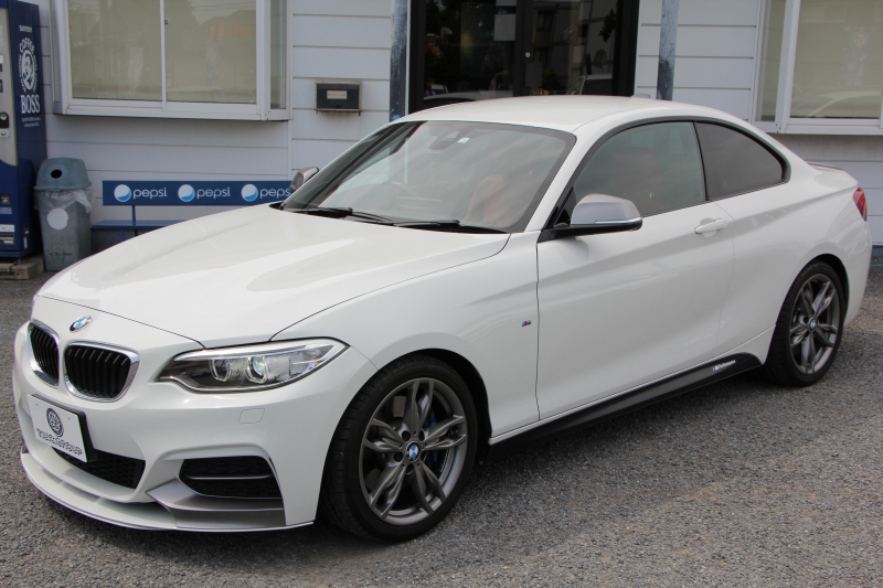 BMW 2シリーズ M235i ｸｰﾍﾟ直6ﾀｰﾎﾞ326馬力 ﾋｰﾀｰ赤革 ｱﾀﾞﾌﾟﾃｨﾌﾞMｻｽ Mﾊﾟﾌｫｰﾏﾝｽ前後ｴｱﾛ ﾌﾙｾｸﾞTV Bｶﾒﾗ&ﾘｱPDC 衝突軽減ﾌﾞﾚｰｷ 車線逸脱警告 歩行者警告 ﾌﾞﾚｰｷ付ｸﾙｺﾝ ﾊﾟﾄﾞﾙｼﾌﾄ 8速AT ﾀｯﾁﾊﾟｯﾄﾞ対応HDDﾅﾋﾞ2年保証
