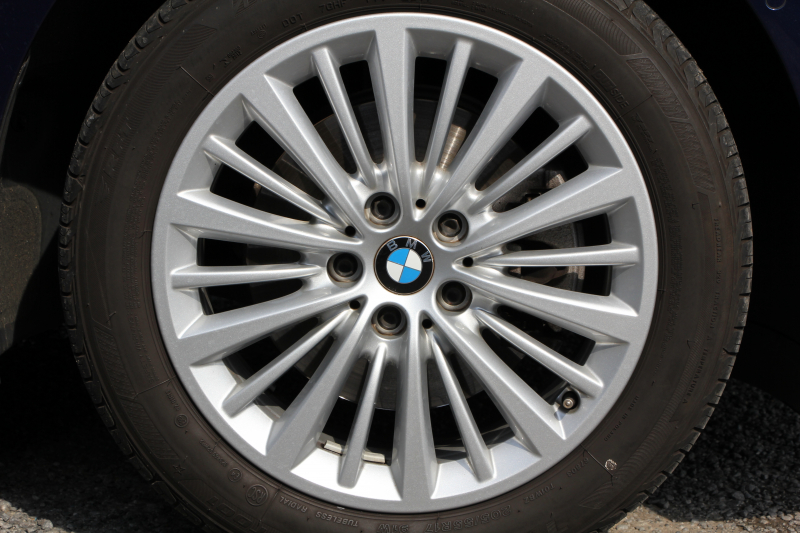 BMW 2シリーズ 218d ｸﾞﾗﾝﾂｱﾗｰ ﾗｸﾞｼﾞｭｱﾘｰ 3列7人乗 追従ACC HUD 変更後ﾀｯﾁ画面ﾅﾋﾞﾋｰﾀｰ黒革 LEDﾍｯﾄﾞﾗｲﾄ ｺﾝﾌｫｰﾄP 電動ﾘｱｹﾞｰﾄ ｽﾏｰﾄｷｰ 衝突軽減ﾌﾞﾚｰｷ 車線逸脱警告 歩行者警告 Pｱｼｽﾄ 2年保証