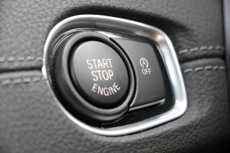 BMW 2シリーズ 218d ｸﾞﾗﾝﾂｱﾗｰ ﾗｸﾞｼﾞｭｱﾘｰ 3列7人乗 追従ACC HUD 変更後ﾀｯﾁ画面ﾅﾋﾞﾋｰﾀｰ黒革 LEDﾍｯﾄﾞﾗｲﾄ ｺﾝﾌｫｰﾄP 電動ﾘｱｹﾞｰﾄ ｽﾏｰﾄｷｰ 衝突軽減ﾌﾞﾚｰｷ 車線逸脱警告 歩行者警告 Pｱｼｽﾄ 2年保証