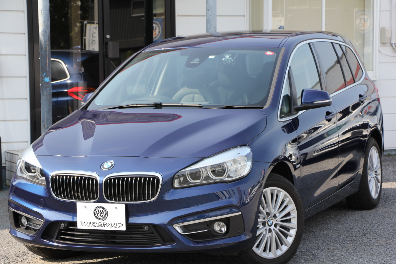 BMW 2シリーズ 218d ｸﾞﾗﾝﾂｱﾗｰ ﾗｸﾞｼﾞｭｱﾘｰ 3列7人乗 追従ACC HUD 変更後ﾀｯﾁ画面ﾅﾋﾞﾋｰﾀｰ黒革 LEDﾍｯﾄﾞﾗｲﾄ ｺﾝﾌｫｰﾄP 電動ﾘｱｹﾞｰﾄ ｽﾏｰﾄｷｰ 衝突軽減ﾌﾞﾚｰｷ 車線逸脱警告 歩行者警告 Pｱｼｽﾄ 2年保証