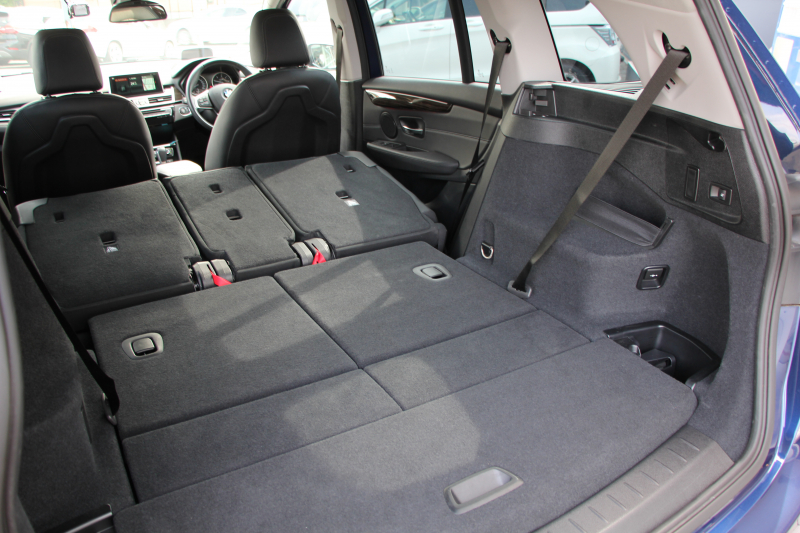 BMW 2シリーズ 218d ｸﾞﾗﾝﾂｱﾗｰ ﾗｸﾞｼﾞｭｱﾘｰ 3列7人乗 追従ACC HUD 変更後ﾀｯﾁ画面ﾅﾋﾞﾋｰﾀｰ黒革 LEDﾍｯﾄﾞﾗｲﾄ ｺﾝﾌｫｰﾄP 電動ﾘｱｹﾞｰﾄ ｽﾏｰﾄｷｰ 衝突軽減ﾌﾞﾚｰｷ 車線逸脱警告 歩行者警告 Pｱｼｽﾄ 2年保証