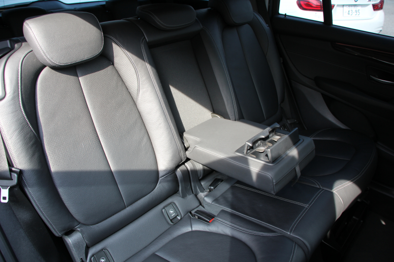 BMW 2シリーズ 218d ｸﾞﾗﾝﾂｱﾗｰ ﾗｸﾞｼﾞｭｱﾘｰ 3列7人乗 追従ACC HUD 変更後ﾀｯﾁ画面ﾅﾋﾞﾋｰﾀｰ黒革 LEDﾍｯﾄﾞﾗｲﾄ ｺﾝﾌｫｰﾄP 電動ﾘｱｹﾞｰﾄ ｽﾏｰﾄｷｰ 衝突軽減ﾌﾞﾚｰｷ 車線逸脱警告 歩行者警告 Pｱｼｽﾄ 2年保証