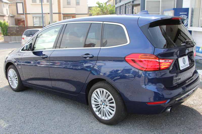 BMW 2シリーズ 218d ｸﾞﾗﾝﾂｱﾗｰ ﾗｸﾞｼﾞｭｱﾘｰ 3列7人乗 追従ACC HUD 変更後ﾀｯﾁ画面ﾅﾋﾞﾋｰﾀｰ黒革 LEDﾍｯﾄﾞﾗｲﾄ ｺﾝﾌｫｰﾄP 電動ﾘｱｹﾞｰﾄ ｽﾏｰﾄｷｰ 衝突軽減ﾌﾞﾚｰｷ 車線逸脱警告 歩行者警告 Pｱｼｽﾄ 2年保証