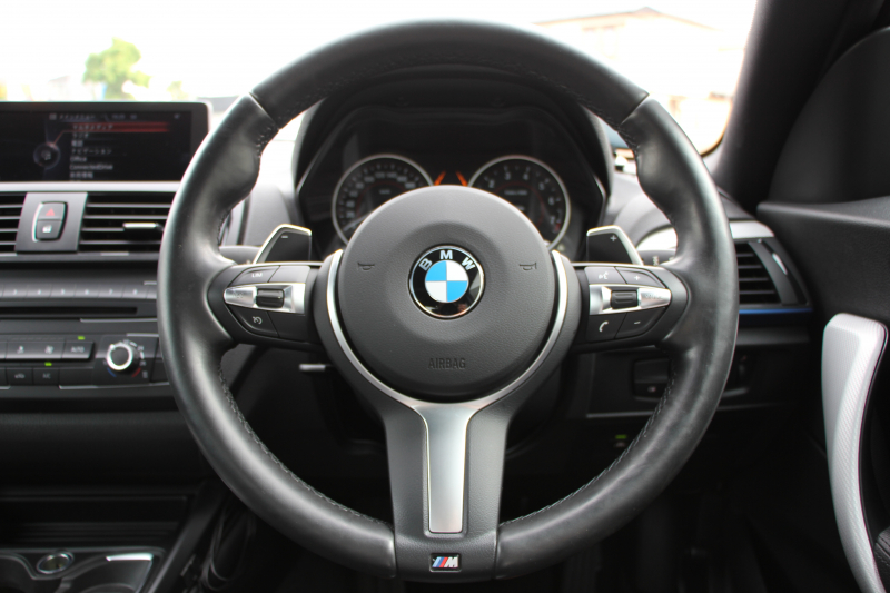 BMW 2シリーズ M235i ｸｰﾍﾟ直6ﾀｰﾎﾞ326馬力 ﾋｰﾀｰ黒革 ｱﾀﾞﾌﾟﾃｨﾌﾞMｻｽ Mｽﾎﾟｰﾂﾌﾞﾚｰｷ Bｶﾒﾗ&ﾘｱPDC 衝突軽減ﾌﾞﾚｰｷ 車線逸脱警告 歩行者警告 ﾌﾞﾚｰｷ付ｸﾙｺﾝ HDDﾅﾋﾞBluetooth接続 ｽﾏｰﾄｷｰ 専用ﾌﾞﾚｰｷ 18AW 2年保証