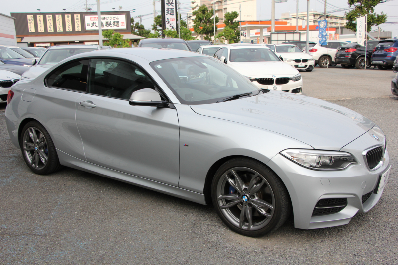 BMW 2シリーズ M235i ｸｰﾍﾟ直6ﾀｰﾎﾞ326馬力 ﾋｰﾀｰ黒革 ｱﾀﾞﾌﾟﾃｨﾌﾞMｻｽ Mｽﾎﾟｰﾂﾌﾞﾚｰｷ Bｶﾒﾗ&ﾘｱPDC 衝突軽減ﾌﾞﾚｰｷ 車線逸脱警告 歩行者警告 ﾌﾞﾚｰｷ付ｸﾙｺﾝ HDDﾅﾋﾞBluetooth接続 ｽﾏｰﾄｷｰ 専用ﾌﾞﾚｰｷ 18AW 2年保証