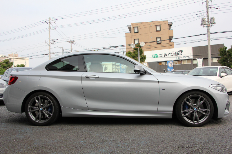 BMW 2シリーズ M235i ｸｰﾍﾟ直6ﾀｰﾎﾞ326馬力 ﾋｰﾀｰ黒革 ｱﾀﾞﾌﾟﾃｨﾌﾞMｻｽ Mｽﾎﾟｰﾂﾌﾞﾚｰｷ Bｶﾒﾗ&ﾘｱPDC 衝突軽減ﾌﾞﾚｰｷ 車線逸脱警告 歩行者警告 ﾌﾞﾚｰｷ付ｸﾙｺﾝ HDDﾅﾋﾞBluetooth接続 ｽﾏｰﾄｷｰ 専用ﾌﾞﾚｰｷ 18AW 2年保証